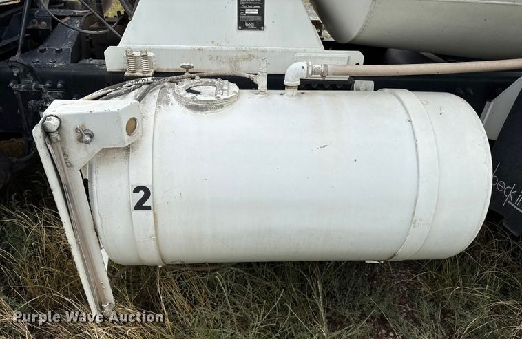 image for item EP0664 2005 Volvo VHD ready mix truck