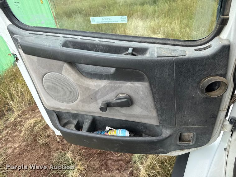 image for item EP0664 2005 Volvo VHD ready mix truck