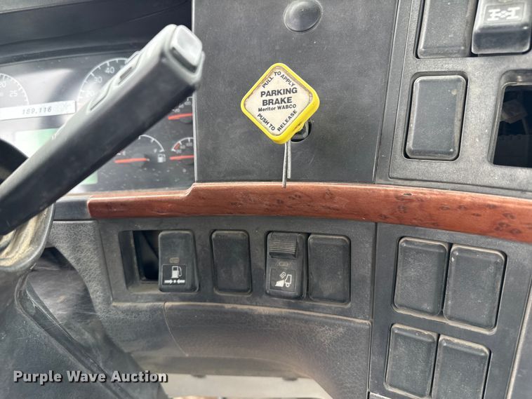 image for item EP0664 2005 Volvo VHD ready mix truck