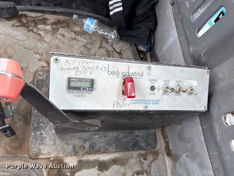 image for item EP0664 2005 Volvo VHD ready mix truck