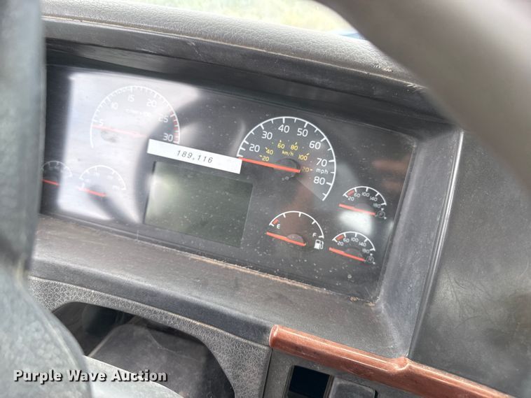 image for item EP0664 2005 Volvo VHD ready mix truck