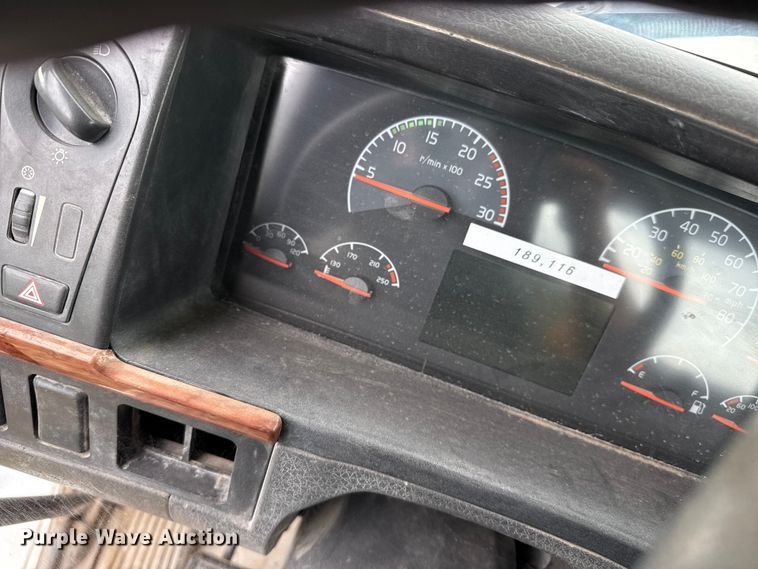 image for item EP0664 2005 Volvo VHD ready mix truck