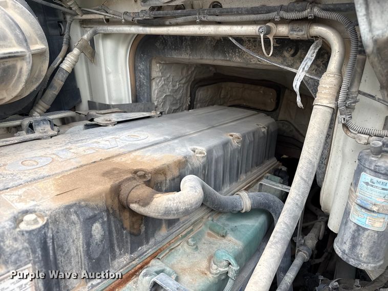 image for item EP0664 2005 Volvo VHD ready mix truck