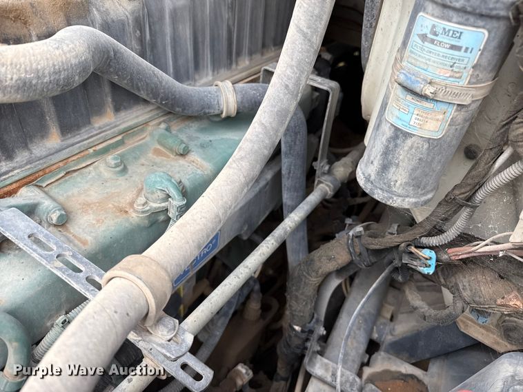 image for item EP0664 2005 Volvo VHD ready mix truck