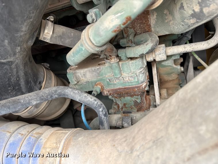 image for item EP0664 2005 Volvo VHD ready mix truck