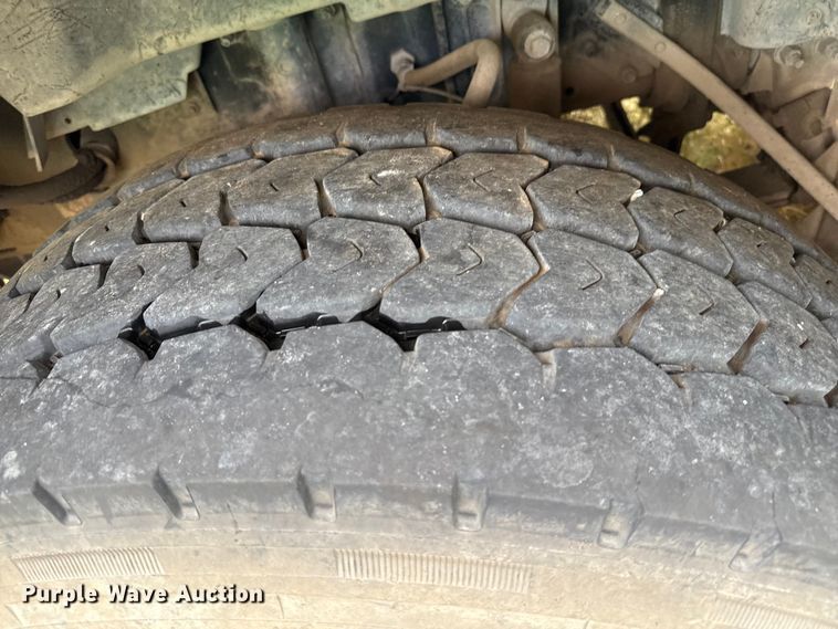 image for item EP0664 2005 Volvo VHD ready mix truck