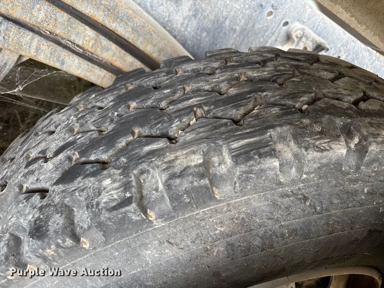 image for item EP0664 2005 Volvo VHD ready mix truck