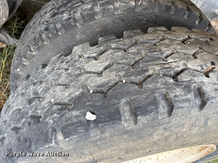 image for item EP0664 2005 Volvo VHD ready mix truck