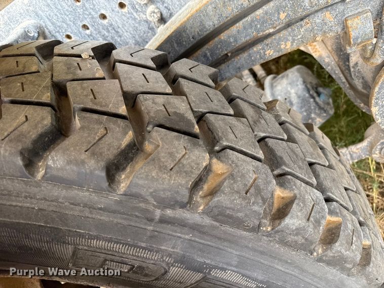 image for item EP0664 2005 Volvo VHD ready mix truck