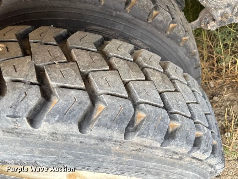 image for item EP0664 2005 Volvo VHD ready mix truck