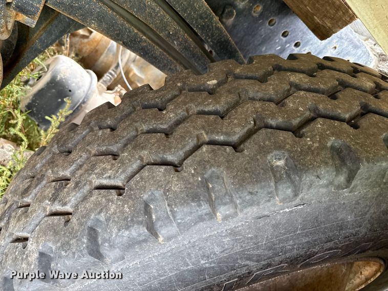 image for item EP0664 2005 Volvo VHD ready mix truck