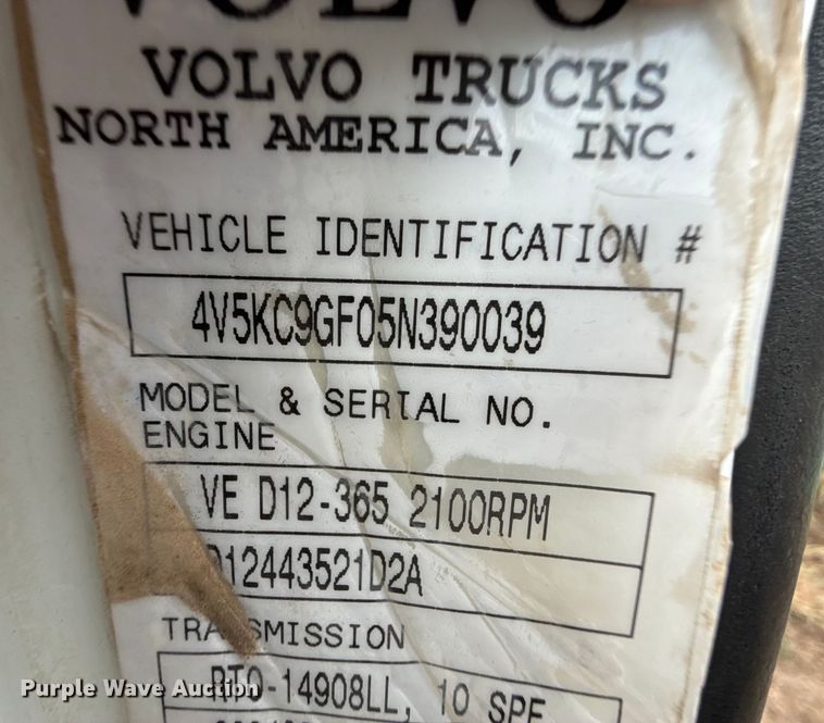 image for item EP0664 2005 Volvo VHD ready mix truck