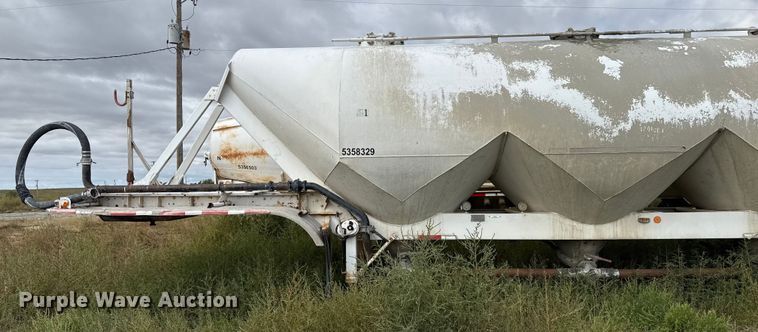 image for item EP0665 1983 Fruehauf HAB-F2-J pneumatic dry bulk trailer