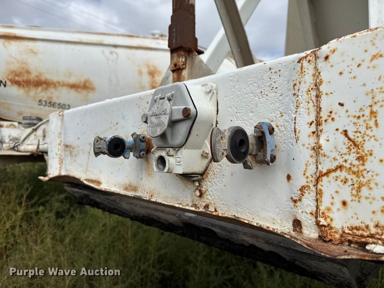 image for item EP0665 1983 Fruehauf HAB-F2-J pneumatic dry bulk trailer