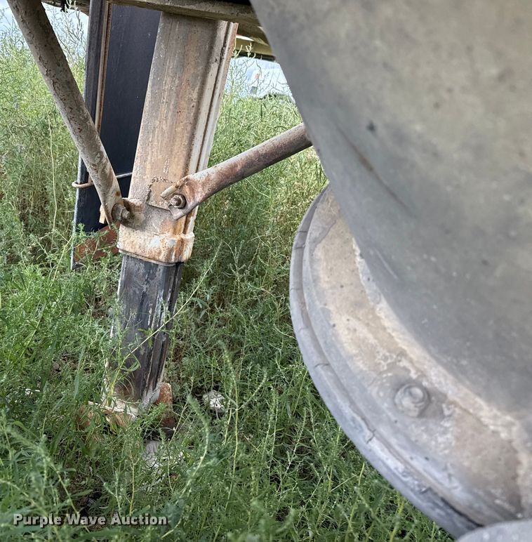 image for item EP0665 1983 Fruehauf HAB-F2-J pneumatic dry bulk trailer