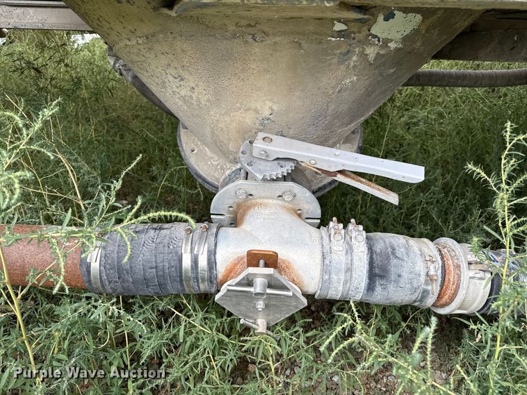 image for item EP0665 1983 Fruehauf HAB-F2-J pneumatic dry bulk trailer