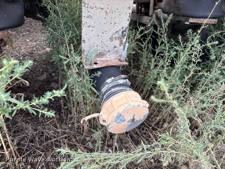 image for item EP0665 1983 Fruehauf HAB-F2-J pneumatic dry bulk trailer