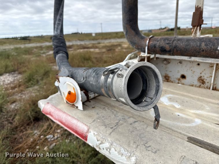 image for item EP0665 1983 Fruehauf HAB-F2-J pneumatic dry bulk trailer