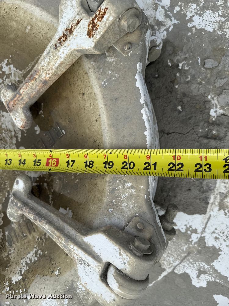 image for item EP0665 1983 Fruehauf HAB-F2-J pneumatic dry bulk trailer