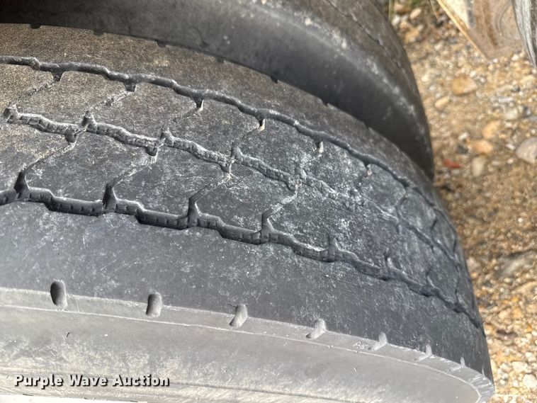 image for item EP0665 1983 Fruehauf HAB-F2-J pneumatic dry bulk trailer