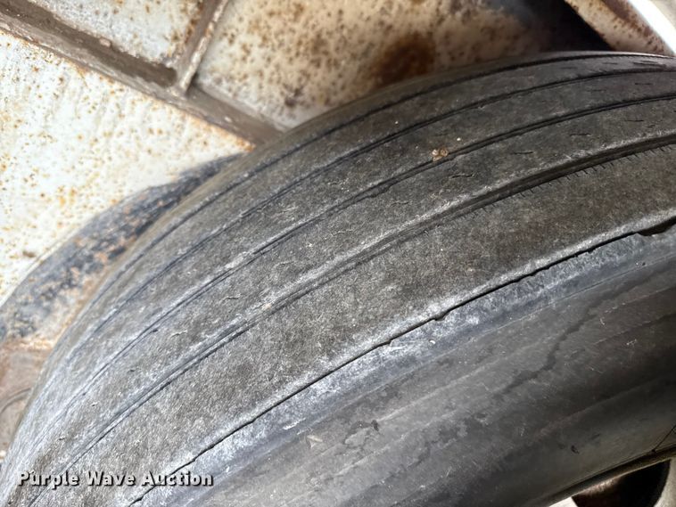 image for item EP0665 1983 Fruehauf HAB-F2-J pneumatic dry bulk trailer