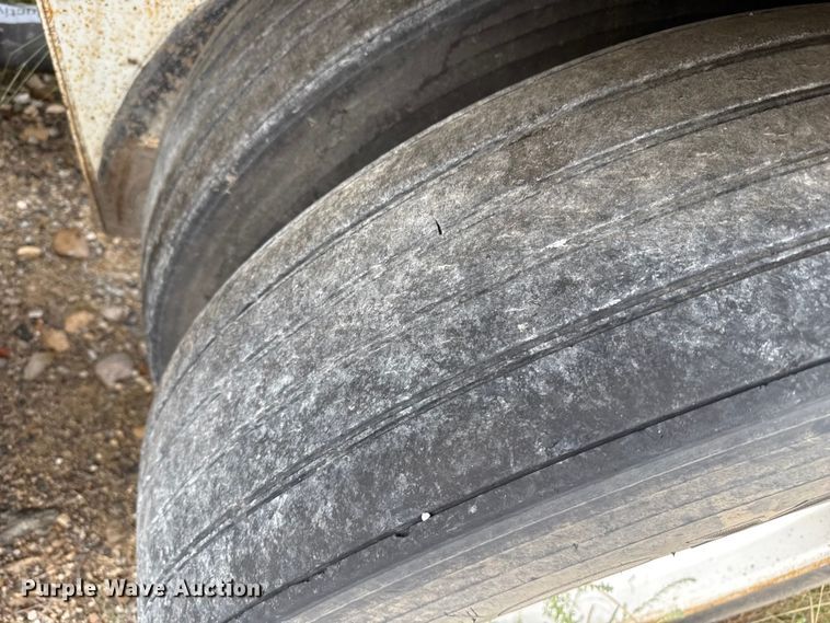 image for item EP0665 1983 Fruehauf HAB-F2-J pneumatic dry bulk trailer