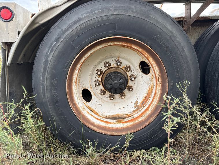 image for item EP0665 1983 Fruehauf HAB-F2-J pneumatic dry bulk trailer