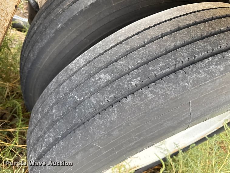 image for item EP0665 1983 Fruehauf HAB-F2-J pneumatic dry bulk trailer