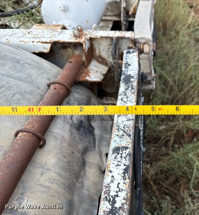 image for item EP0665 1983 Fruehauf HAB-F2-J pneumatic dry bulk trailer