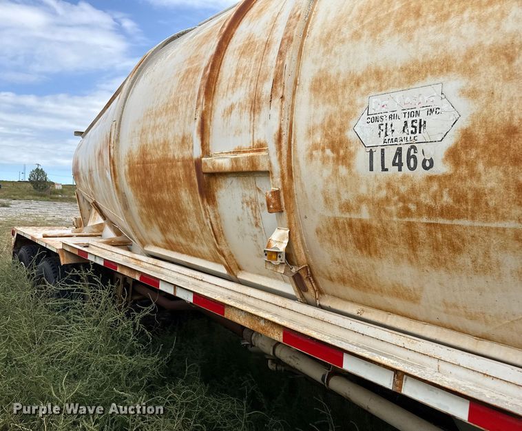 image for item EP0667 1965 Fruehauf pneumatic dry bulk trailer