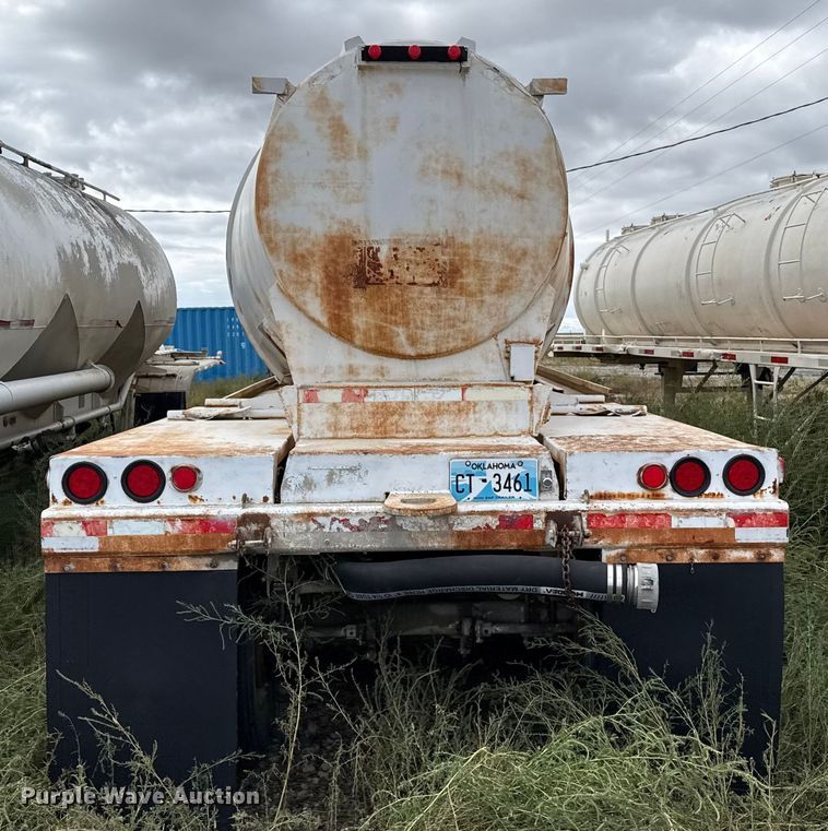 image for item EP0667 1965 Fruehauf pneumatic dry bulk trailer