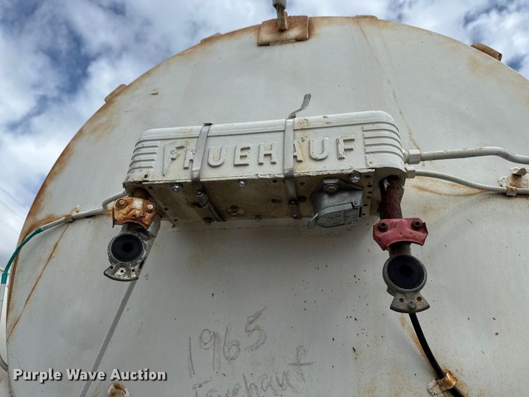 image for item EP0667 1965 Fruehauf pneumatic dry bulk trailer