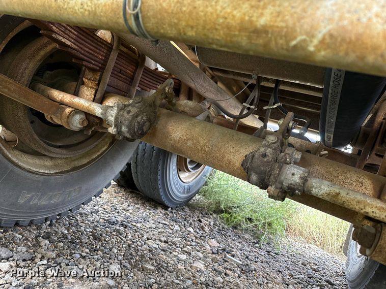 image for item EP0667 1965 Fruehauf pneumatic dry bulk trailer