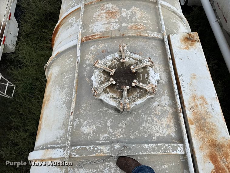 image for item EP0667 1965 Fruehauf pneumatic dry bulk trailer