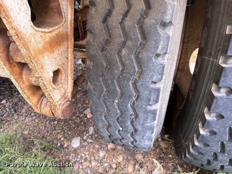 image for item EP0667 1965 Fruehauf pneumatic dry bulk trailer