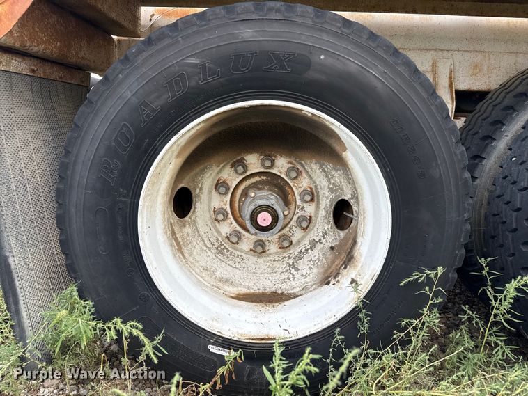 image for item EP0667 1965 Fruehauf pneumatic dry bulk trailer