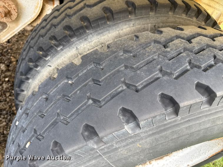 image for item EP0667 1965 Fruehauf pneumatic dry bulk trailer