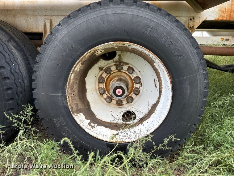 image for item EP0667 1965 Fruehauf pneumatic dry bulk trailer