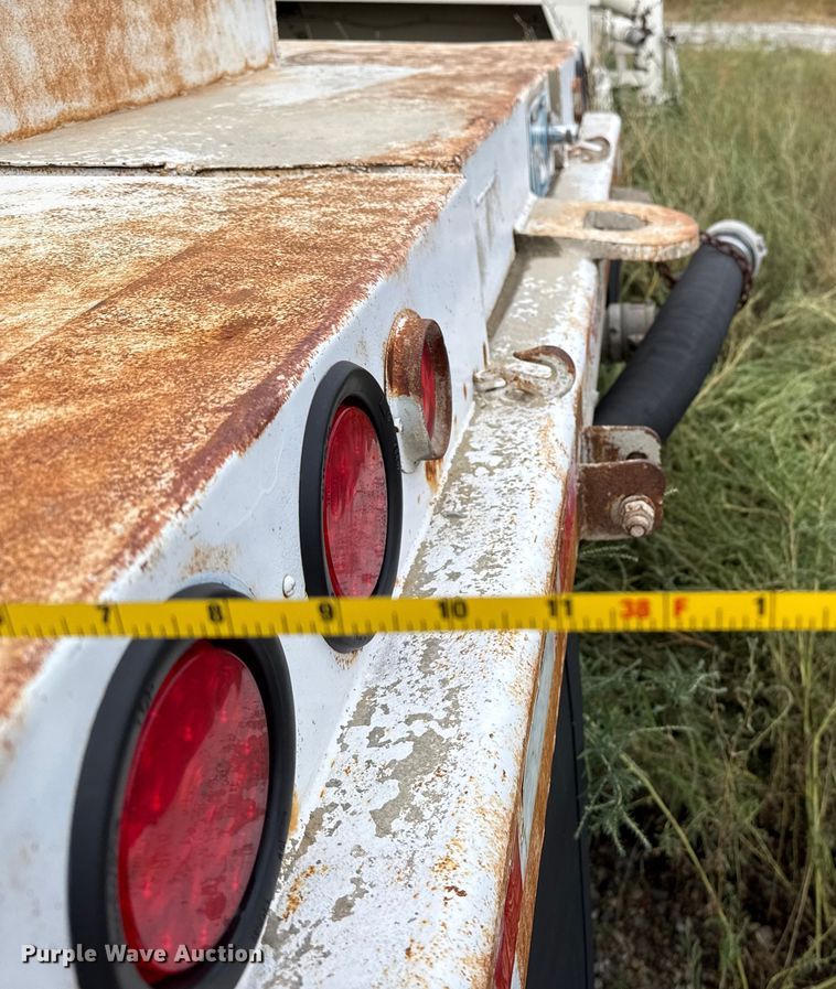 image for item EP0667 1965 Fruehauf pneumatic dry bulk trailer