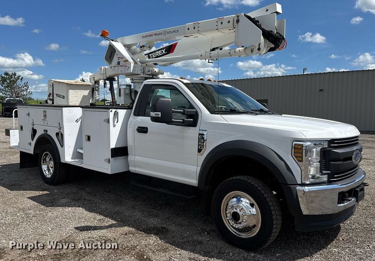 image for item EQ1465 2019 Ford   F550 bucket truck