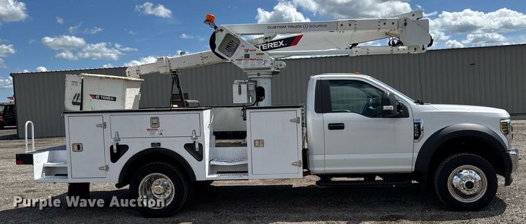 image for item EQ1465 2019 Ford   F550 bucket truck