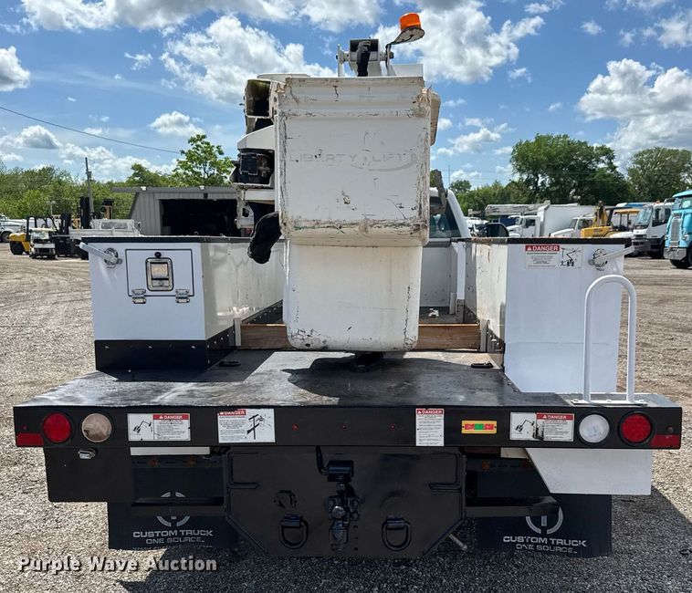 image for item EQ1465 2019 Ford   F550 bucket truck