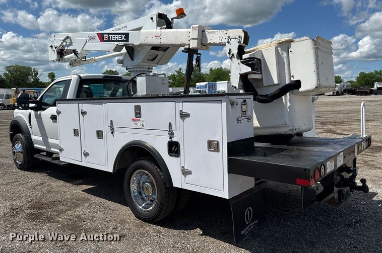 image for item EQ1465 2019 Ford   F550 bucket truck