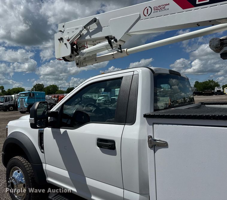 image for item EQ1465 2019 Ford   F550 bucket truck