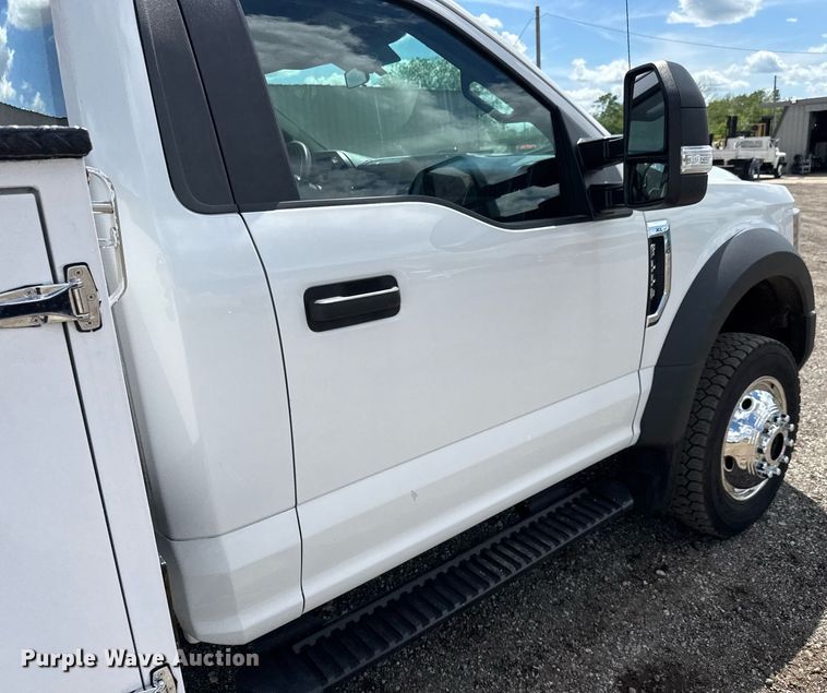 image for item EQ1465 2019 Ford   F550 bucket truck