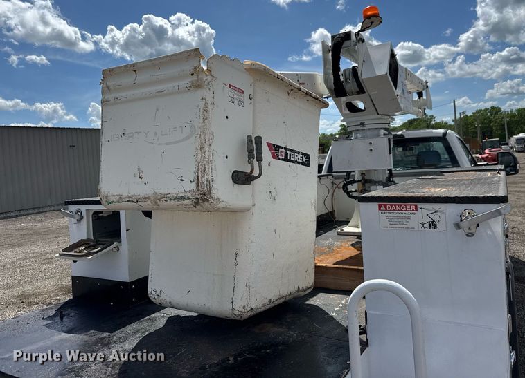 image for item EQ1465 2019 Ford   F550 bucket truck