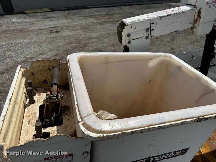 image for item EQ1465 2019 Ford   F550 bucket truck