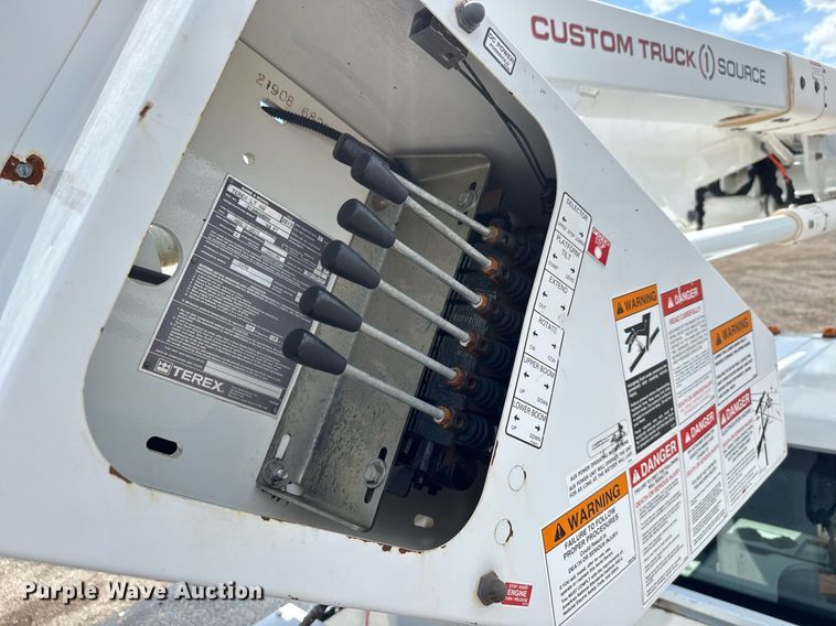 image for item EQ1465 2019 Ford   F550 bucket truck