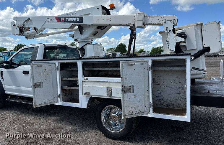 image for item EQ1465 2019 Ford   F550 bucket truck