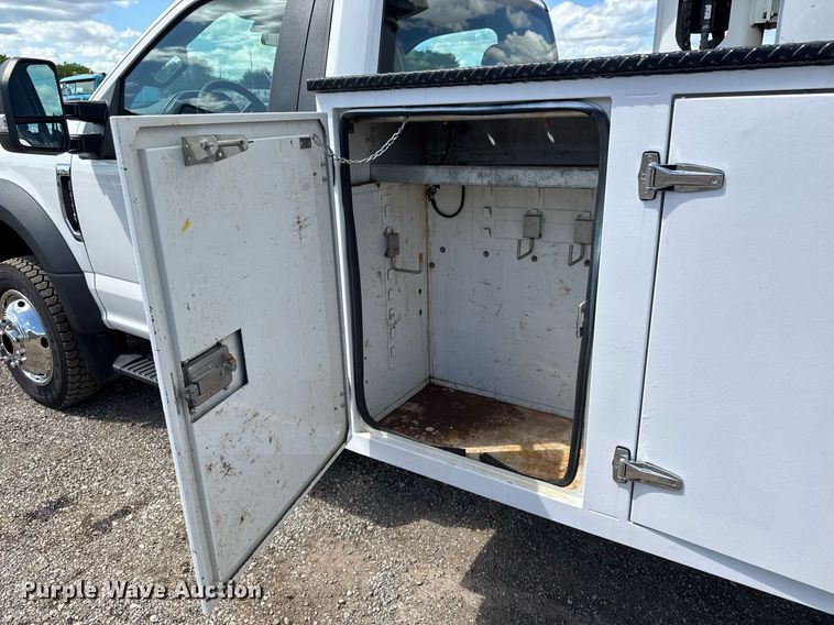 image for item EQ1465 2019 Ford   F550 bucket truck